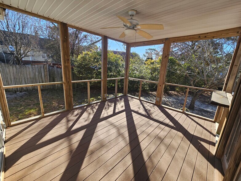 Building Photo - 210 Hepworth Way