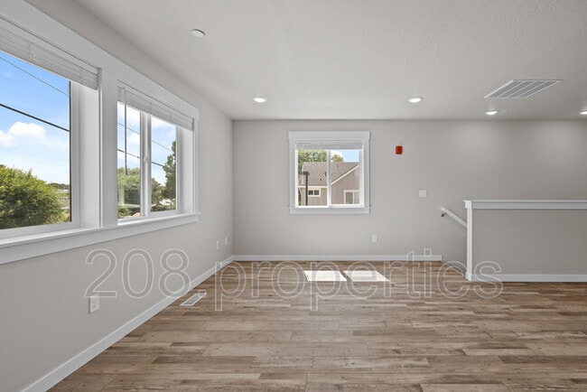 Building Photo - 435 2nd Ave N