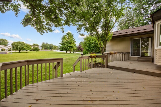 Building Photo - 615 Chester Ct E