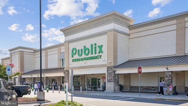 Building Photo - 120 Douglas Dr