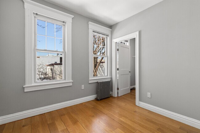 Building Photo - 29 Milton Ave