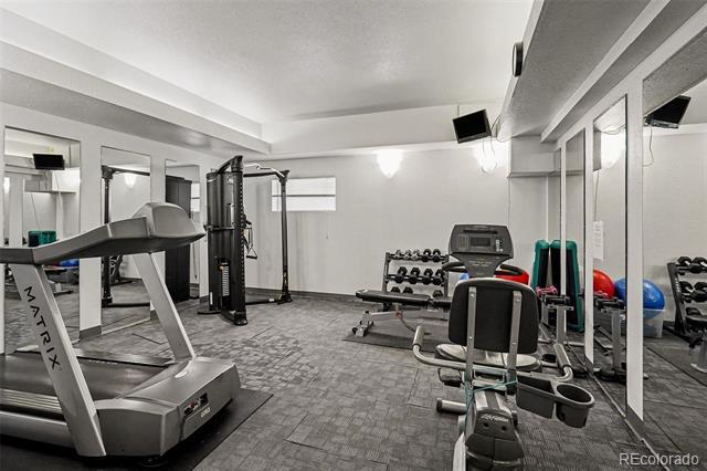 Building Photo - 3465 S Poplar St