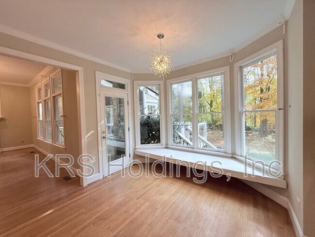 Building Photo - 213 Glen Abbey Dr