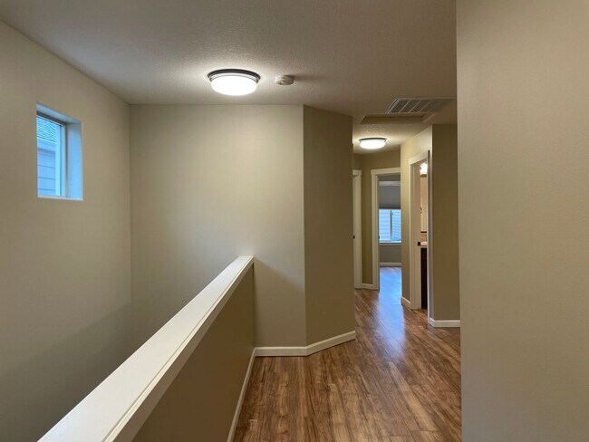 Building Photo - Spacious 3 Bedroom Home with Fenced Yard, Patio, and 2-Car Garage Near Mill Plain.