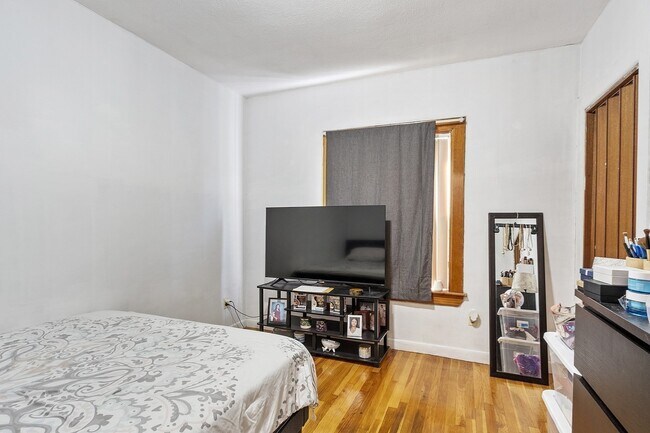 Building Photo - 483 Broadway
