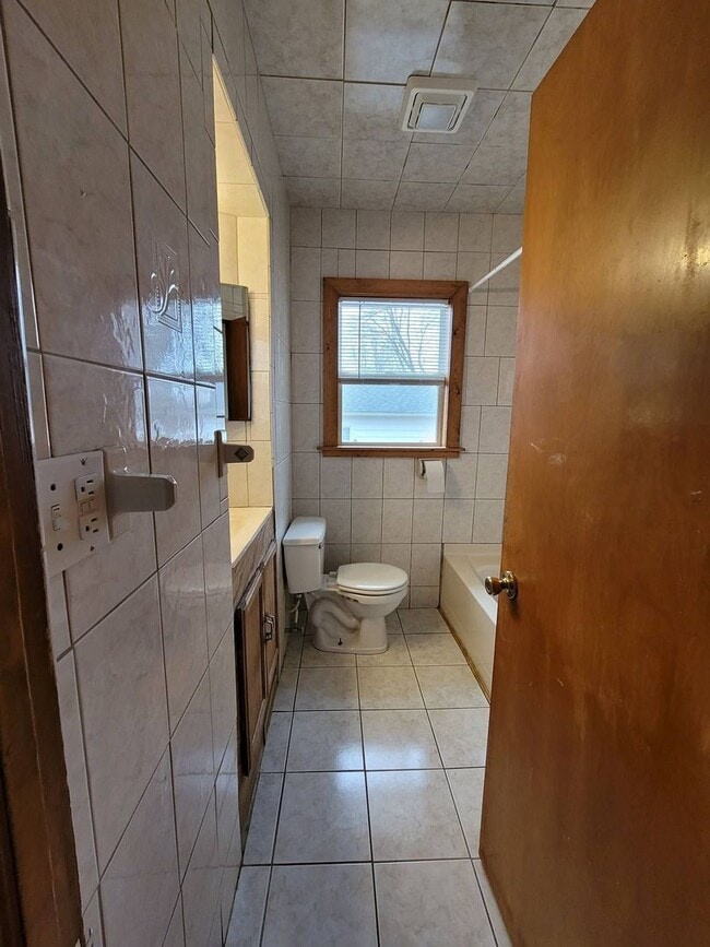 Building Photo - 3 bed 1 Bath Single Family Home in Rothschild