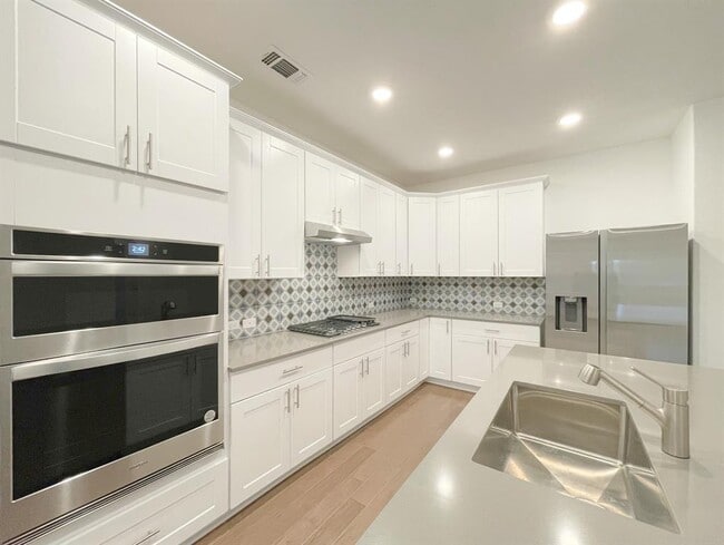 Building Photo - 6825 Ellsworth Walk