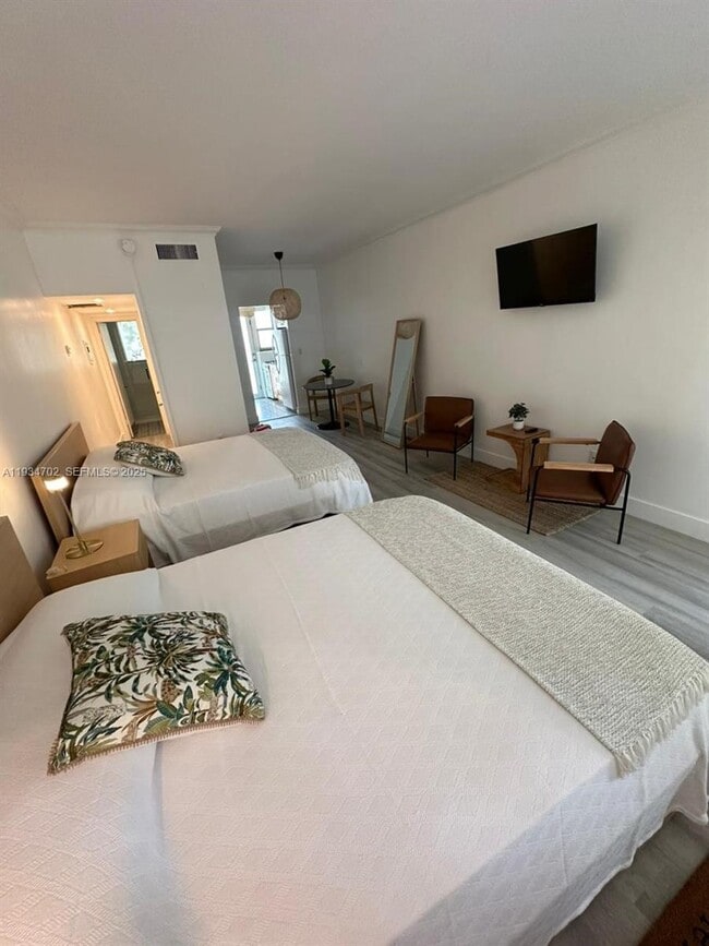 Building Photo - 1840 James Ave