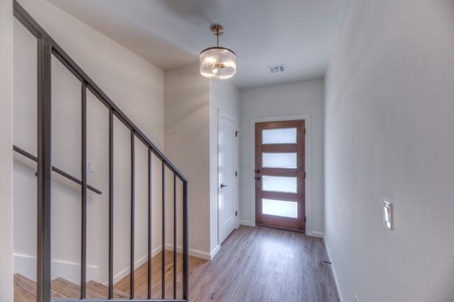Building Photo - 2819 E 81st Pl