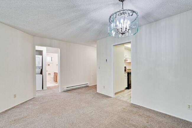 Building Photo - 1st floor corner unit - In Door Laundry- Easy Access to 880 and 237
