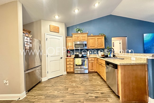 Building Photo - AVAILABLE IN MILTON!!