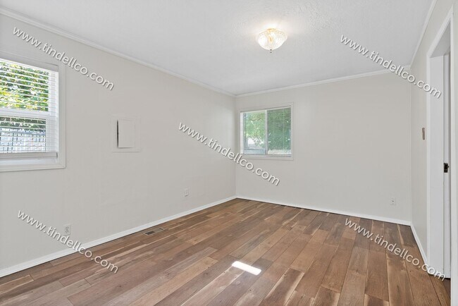 Building Photo - Darling Two Bedroom With Large Fenced Yard...