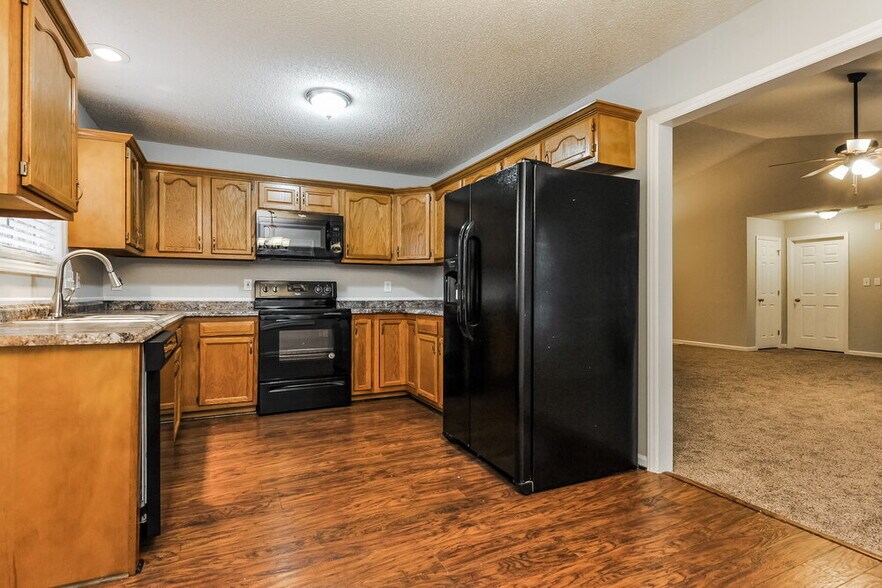 Building Photo - 1501 Poplar Ridge Rd