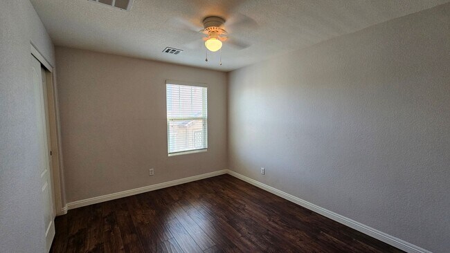 Building Photo - Spacious 3 bedroom Town home in Henderson!!!