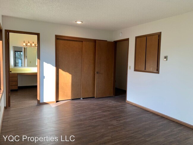 Building Photo - 1504 NE 115th St