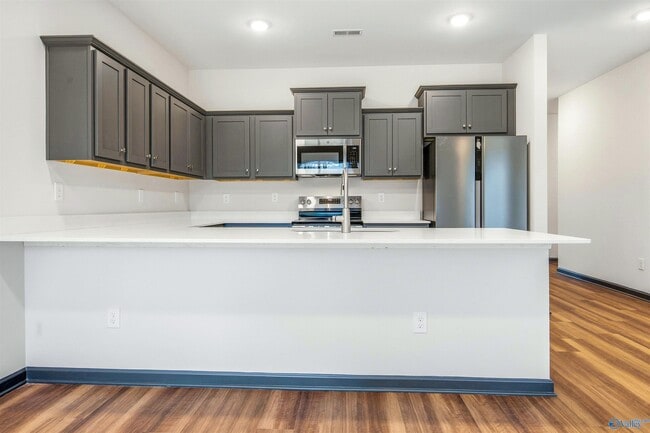 Building Photo - 292 Tercel Dr