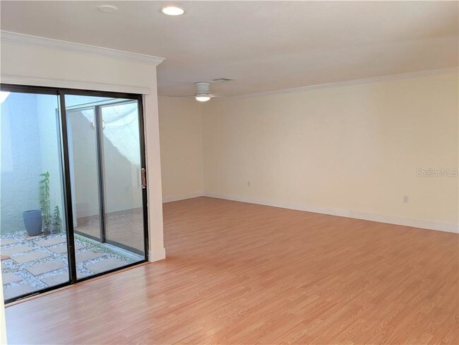 Building Photo - 3739 Glen Oaks Manor Dr