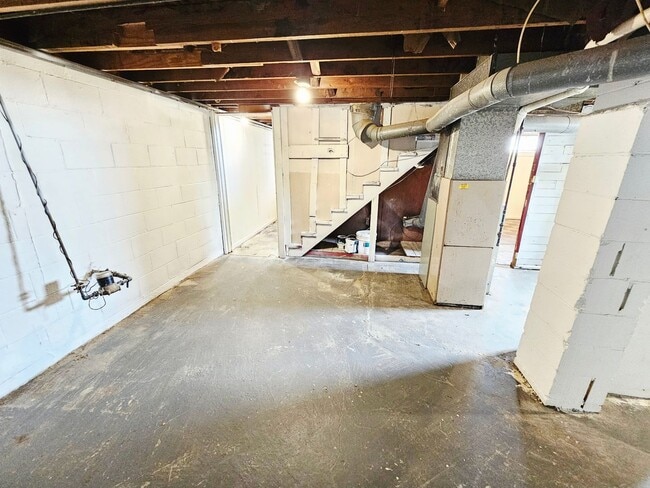 Building Photo - Move-In Ready 2BR/1BA Home w/ 2-Car Garage | Recently Updated