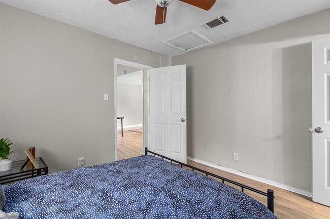 Building Photo - 203 E Anderson Ave