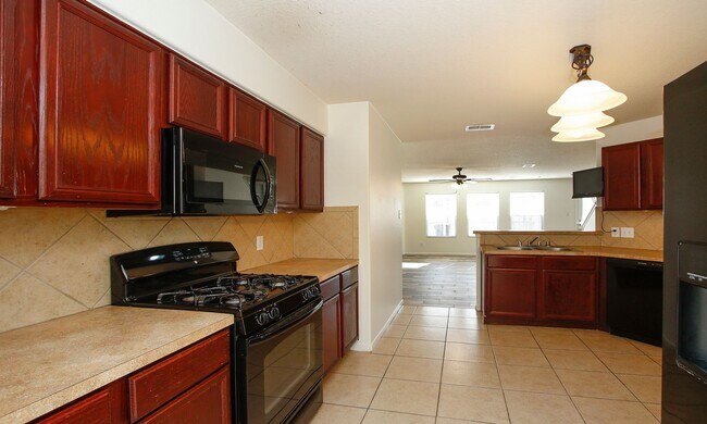 Building Photo - For Lease | 4 Bed, 2.5 Bath |2,314 Sq Ft |...