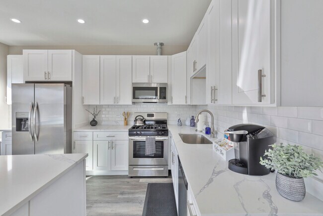 Building Photo - 1111 Bonnie Brae Pl