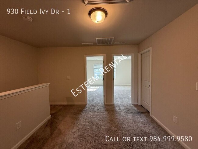 Building Photo - 930 Field Ivy Dr