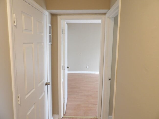 Building Photo - 35 Ashwood Ct