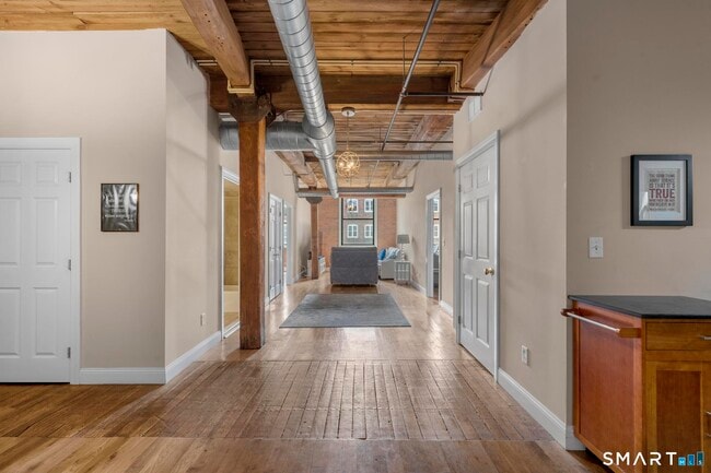 Building Photo - 145 Canal St E