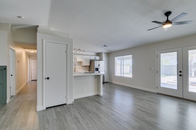 Building Photo - Charming Single-Story 3 bed Home with RV P...