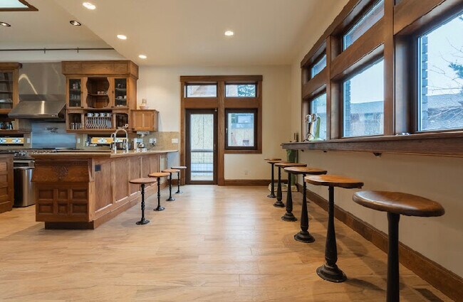 Building Photo - 8815 Oertel Dr