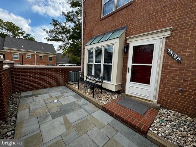 Building Photo - 2518 Fairfax Dr