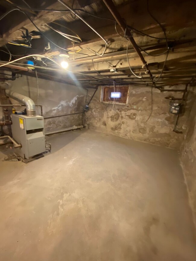 Building Photo - Section 8 Welcome! Newly renovated three bedroom, one bath