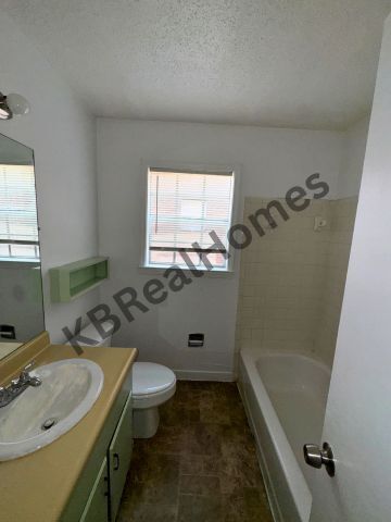 Building Photo - 1281 Royal Oaks Cove