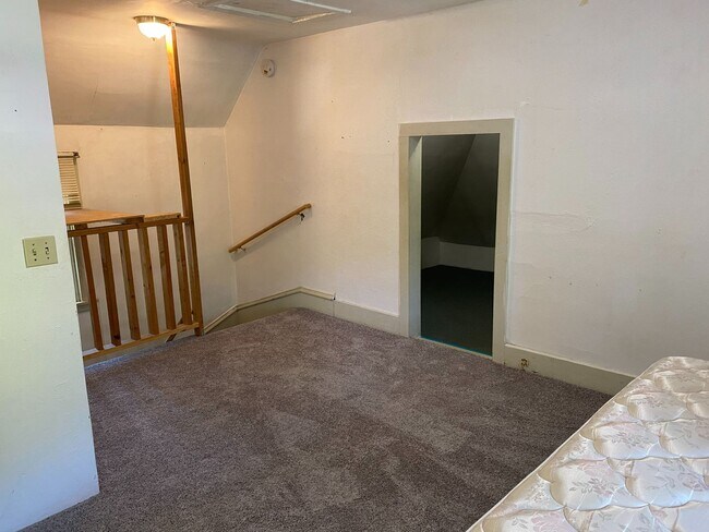 Building Photo - In the Heart of Dinkytown - Amazing 6 bedroom Victorian Rental Home,  Fall 2026!