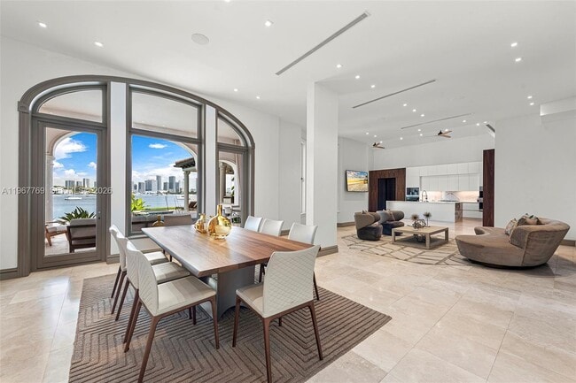 Building Photo - 432 S Hibiscus Dr