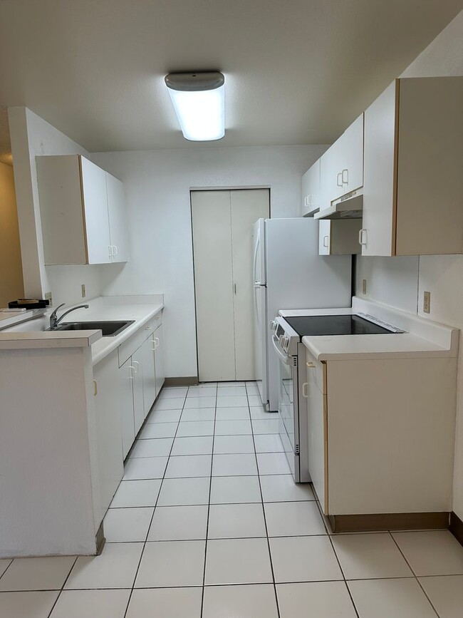 Building Photo - PARKVIEW AT WAIKELE – Clean and well-maintained 2-bedroom, 2-bath unit with 2 assigned parking st...