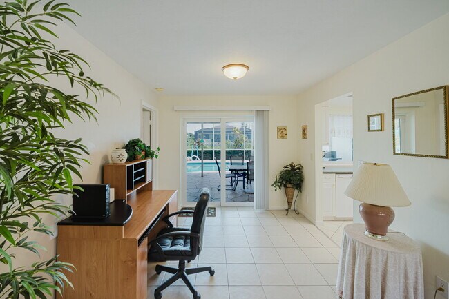 Building Photo - 403 SE 33rd Terrace