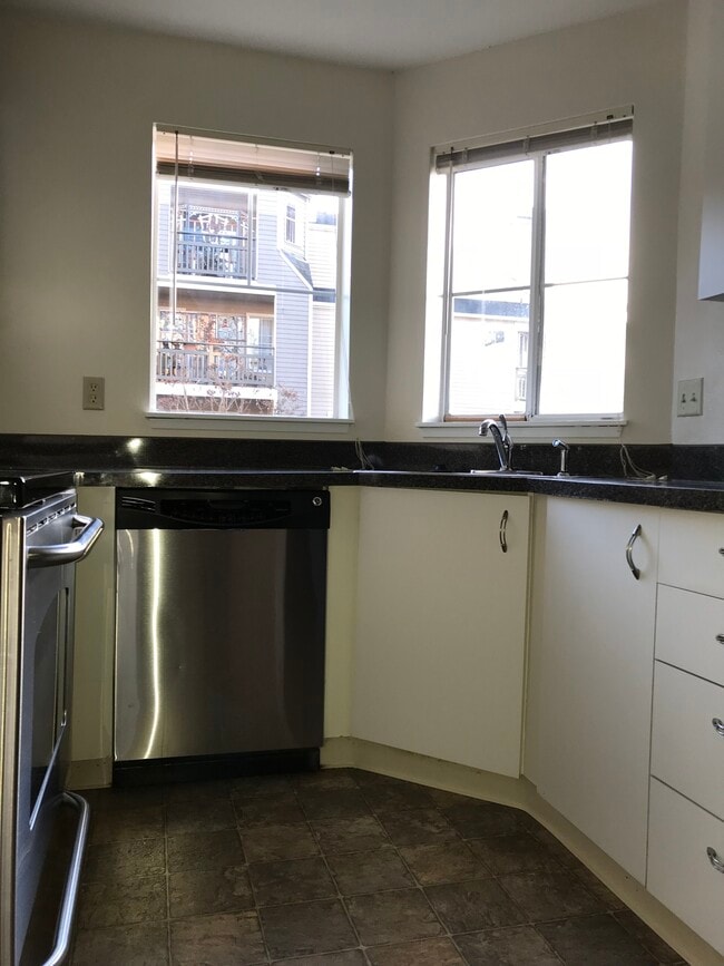 Building Photo - 5300 Harbour Pointe Blvd