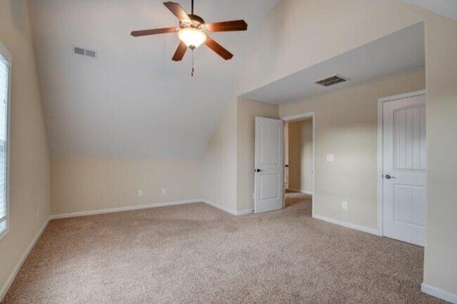 Building Photo - 3373 Wiser Dr