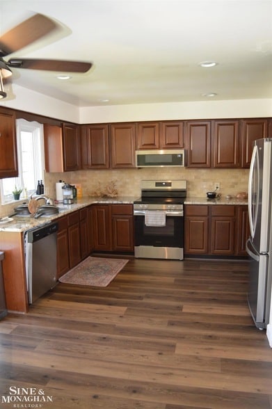 Building Photo - 744 Trombley Rd