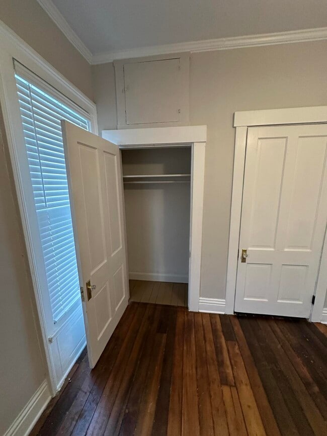 Building Photo - 313 Capital Ave