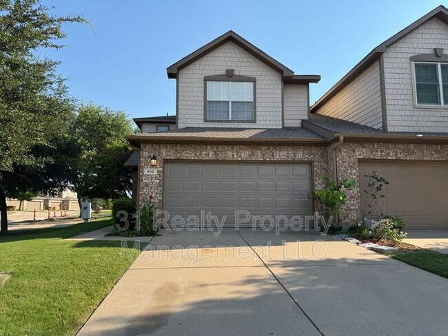 Primary Photo - 900 Englewood Ln