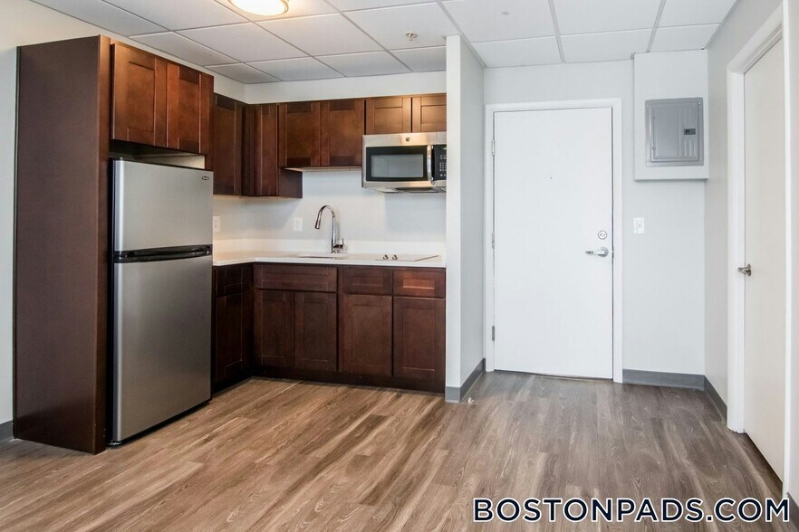 Building Photo - 507 Main St