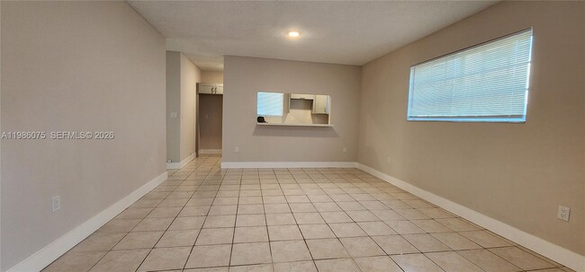 Building Photo - 800 SW 10th Ave