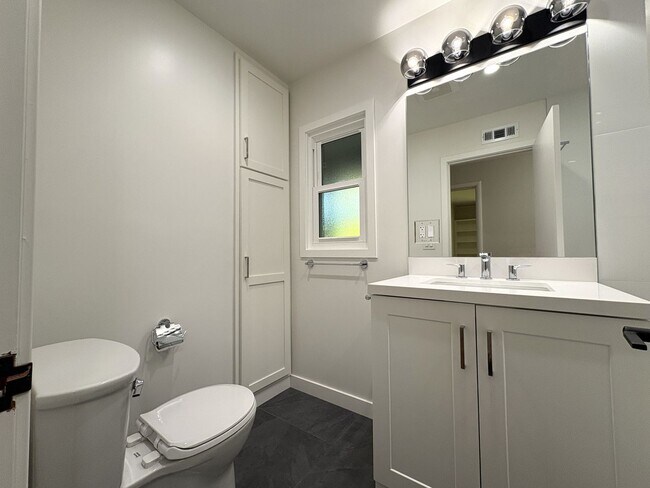 Building Photo - Charming 3BR/2BA Home in West Menlo Park