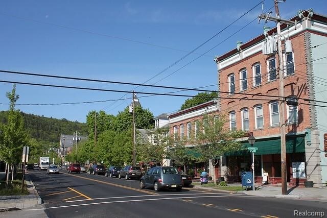 Building Photo - 852 N Main St