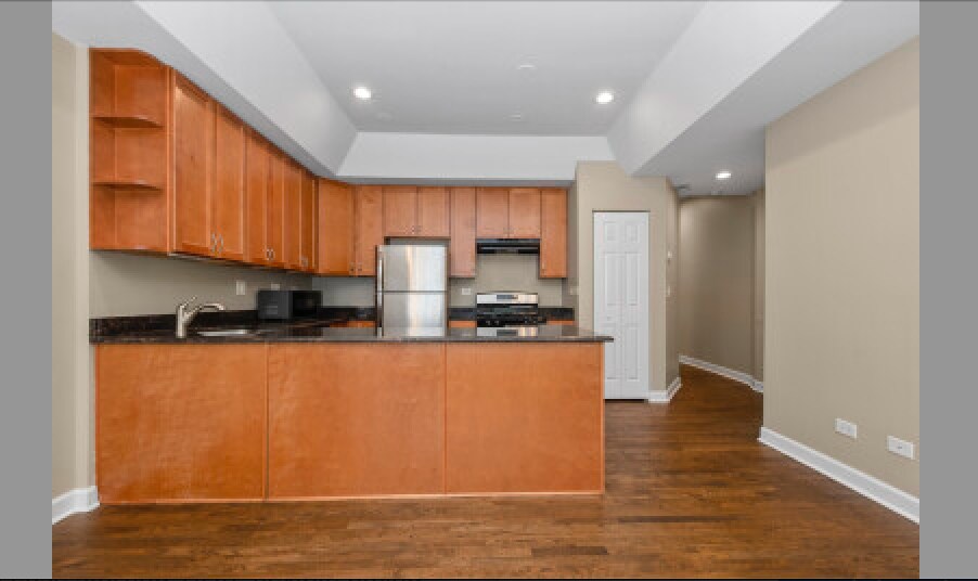 Building Photo - 4010 S Calumet Ave
