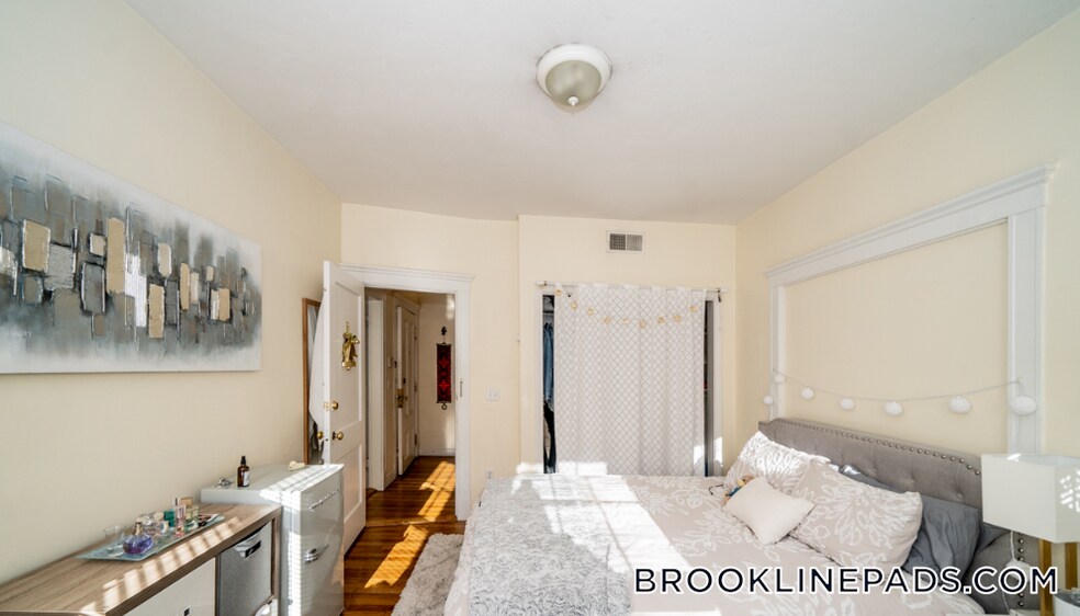 Building Photo - 81 Gibbs St