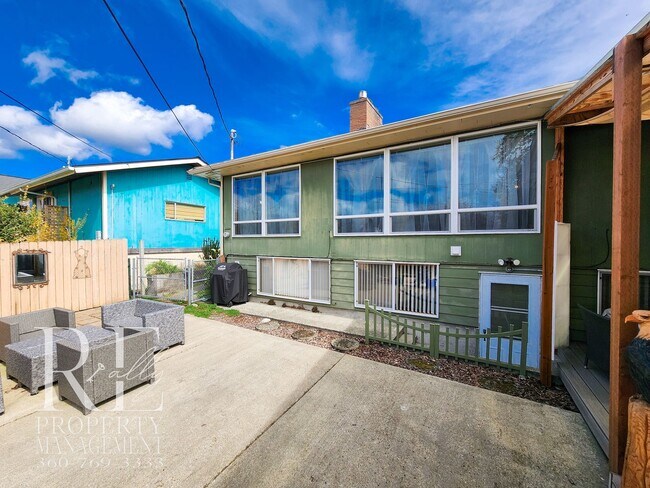 Building Photo - 2113 Brashem Ave