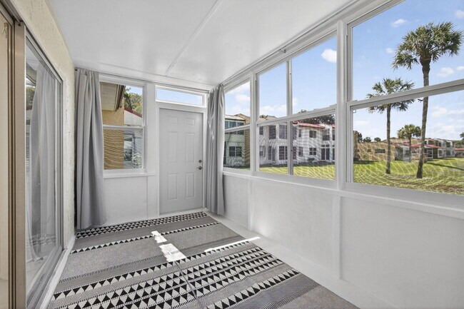 Building Photo - 105 Lake Irene Dr